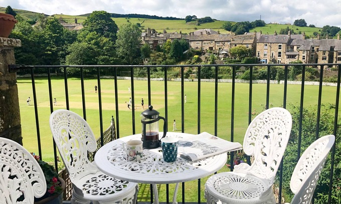 Hayfield House | SPRING BANK COTTAGE, pet friendly, with open fire in Hayfield