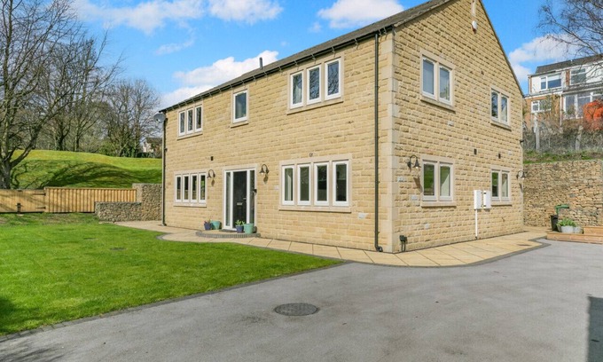 Holmfirth House | Spring Bank View - Holmfirth