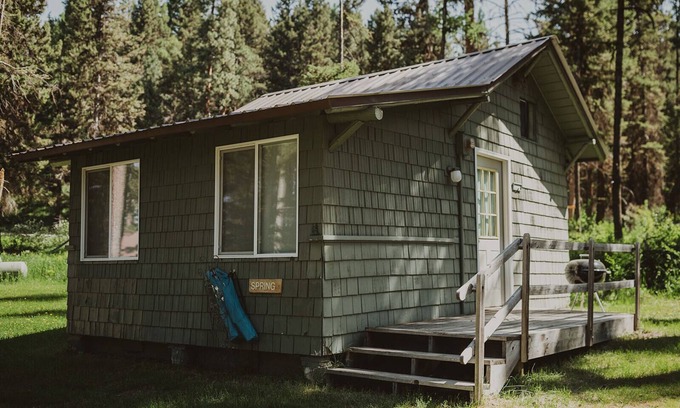 Seeley Lake Cabin | Spring Cabin at Tamaracks Resort a cozy cabin with full kitchen and lake views.