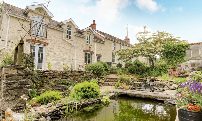 Llangeler Cottage | SPRING COTTAGE, pet friendly, with a garden in Pentre-Cwrt