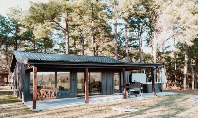 Hearne House | Spring Creek Oasis, 2-bedroom house in welcoming Bryan
