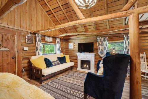 Rudy House | Spring Hill Farm - The Velvet Rooster