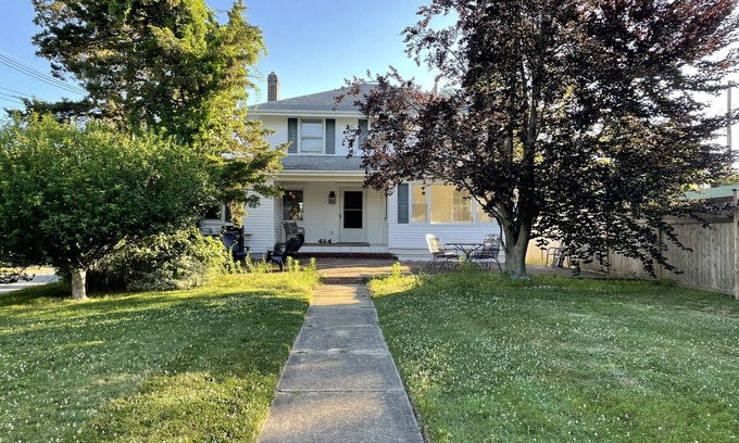 Spring Lake House | Spring Lake - 5 Bedrooms. Walk to Town, Beach & Train