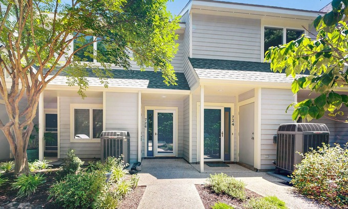 Rehoboth Beach Condo | Spring Lake Condo with balcony, free WIFI, W/D, shared pool