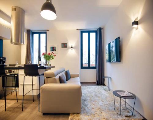 Sagunto Apartment | Spring Mantle