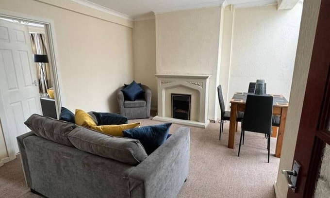 Hull House | Springbank House 10 mins from Hull