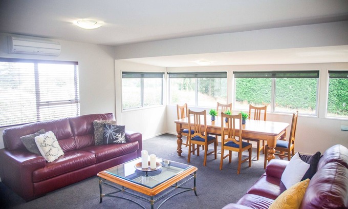 Cust Apartment | Springbank MountainView Apartment