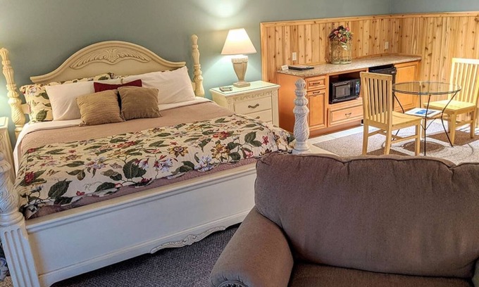 Prudenville Bed & Breakfast | Springbrook Inn Springbrook