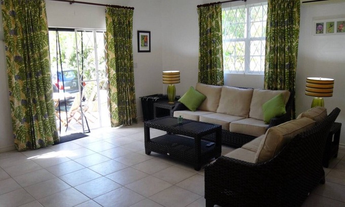 Blue Waters House | Springcourt-N 2 Upscale Holiday rental with pool close to golf club
