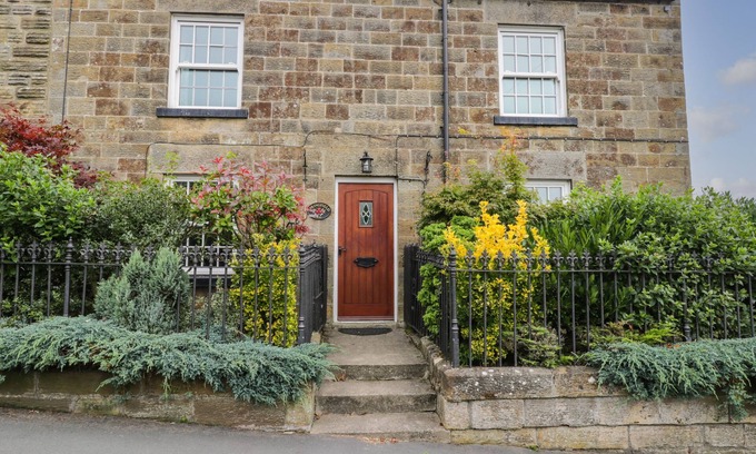 Castleton Cottage | SPRINGFIELD COTTAGE, pet friendly, with open fire in Castleton