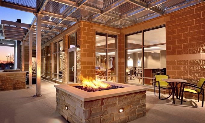 Coralville Hotel | SpringHill Suites by Marriott Coralville