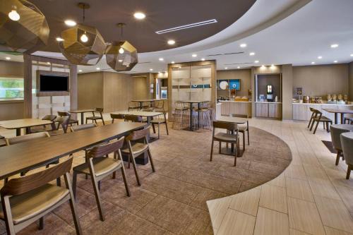 Butler Hotel | SpringHill Suites by Marriott Pittsburgh Butler/Centre City