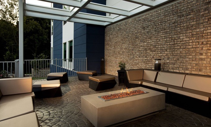 Bermuda Hotel | SpringHill Suites Chester