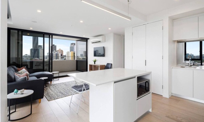 Spring Hill Apartment | Springhills close to CBD 2BR/1BA with Parking