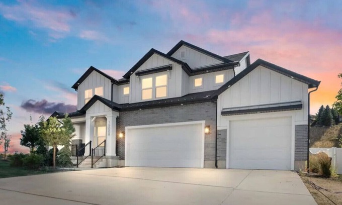 Draper House | Springtime Saddle - Lux Mountain Top Home