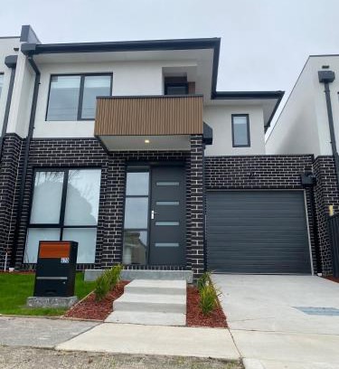 Springvale House | Springvale 3 Bedroom Town House - Best Location