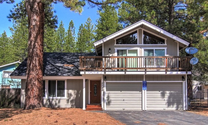 Highland Woods Cabin | Springwood Tahoe Chalet w/Hot Tub and Large Balcony and Deck! Close to Bike Path!