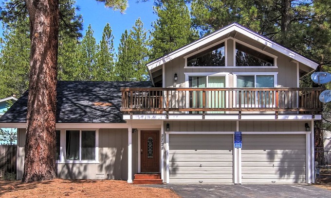 Highland Woods Villa | Springwood Tahoe Chalet w/Hot Tub and Large Balcony and Deck! Close to Bike Path!