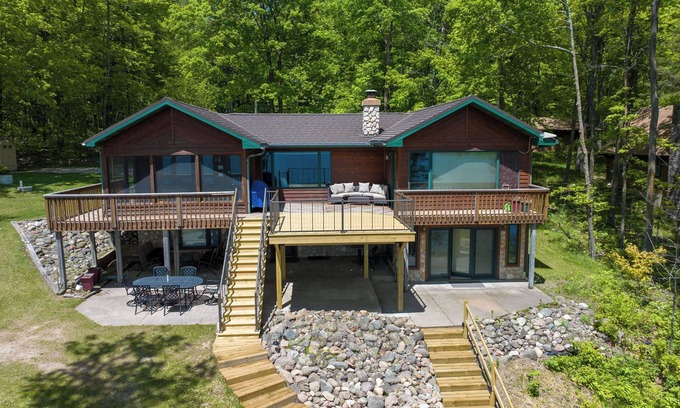 Hayward House | Spruce Haven on Round Lake - Summer 2025 weeks available
