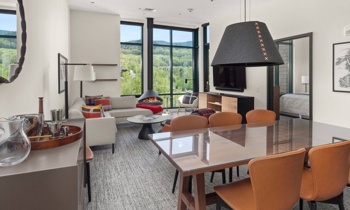 Stowe Area Condo | SPRUCE PEAK TREEHOUSE | 3 BED | STEPS TO THE LIFTS | MOUNTAIN VIEWS