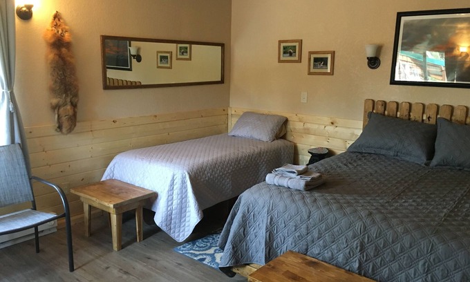 Cohoe Cabin | SPRUCE-Private sleeping cabin with shared kitchen/bathhouse