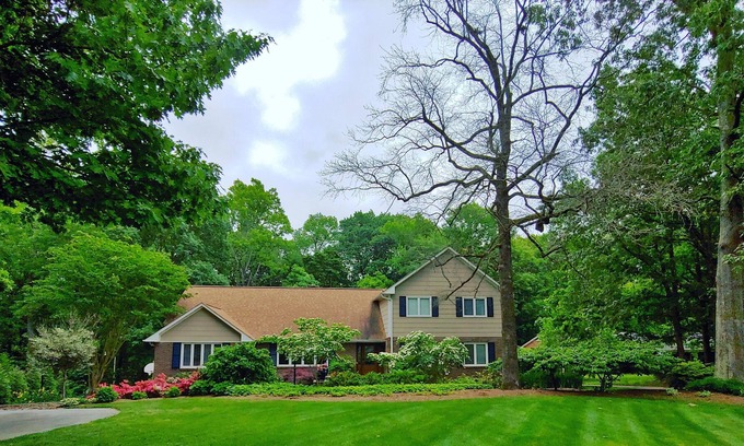 Sedgefield House | Sprucewood Manor Perfect for PGA Wyndham and HP Furniture Market