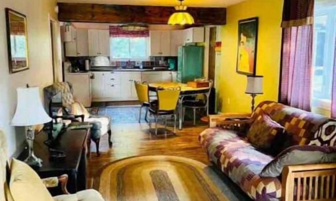 Lion's Head Cottage | Spry Church Cozy Cottage