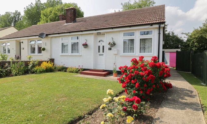 Cheveley Cottage | SPURLING COTTAGE, with a garden in Cheveley