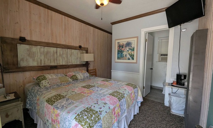 Squaw Valley Cabin | Squaw Valley Motel Room #2