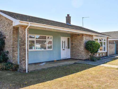 Lowestoft House | Squires Bungalows