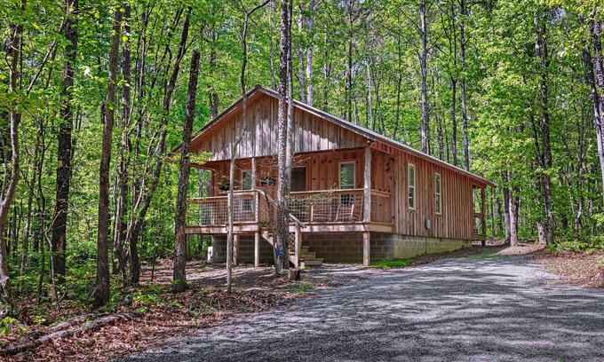 Fort Payne Cabin | Squirrel's Nest-cozy cabin w/hot tub & fire pit