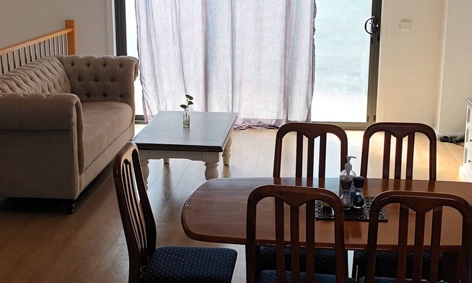 Melbourne House | Sredna Home 🏡 3-bedrooms townhome with WiFi, AC in Welcoming West Footscray