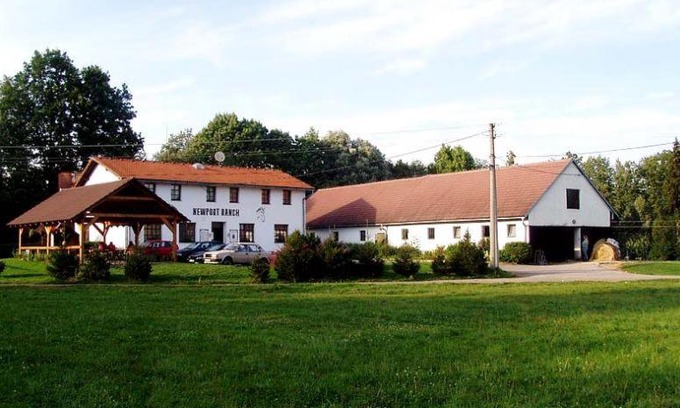 Dolni Domaslavice House | Stáj Newport