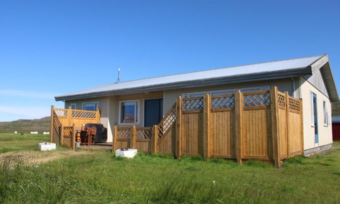 Egilsstadir House | Stóri-Bakki Guesthouse-with hot tub