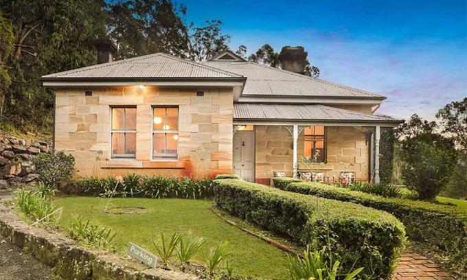 St. Albans House | St Albans Courthouse - sleeps 8 with Pool