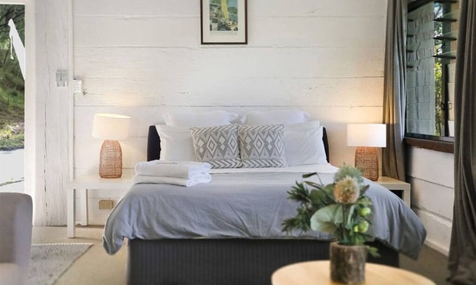 St. Albans Cabin | St Albans Stables - self contained studio styled accommodation (very rustic!)