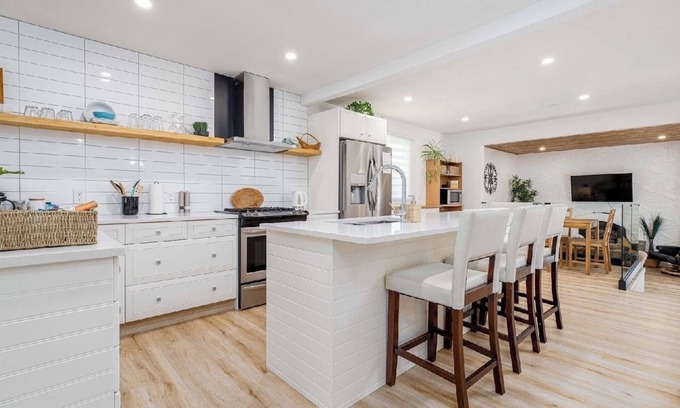 St. Albert House | St.Albert luxury Family Home🪴4 bdrms*3 bathrooms*Close to Enjoy Centre*Sleeps 10