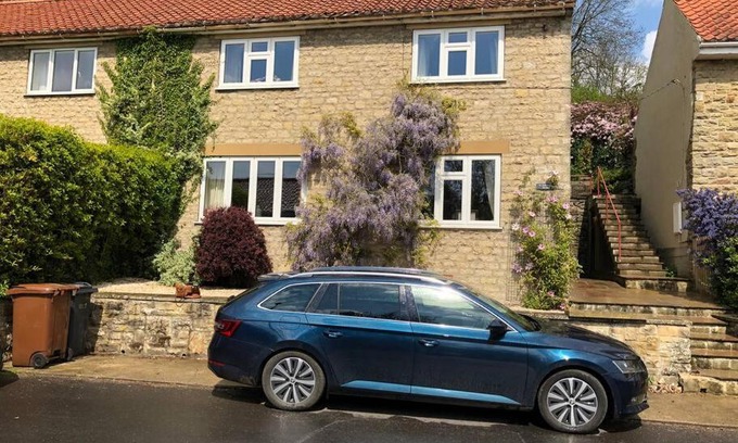 Ampleforth House | St Anthony’s, bright perkily decorated 3 bedroom house