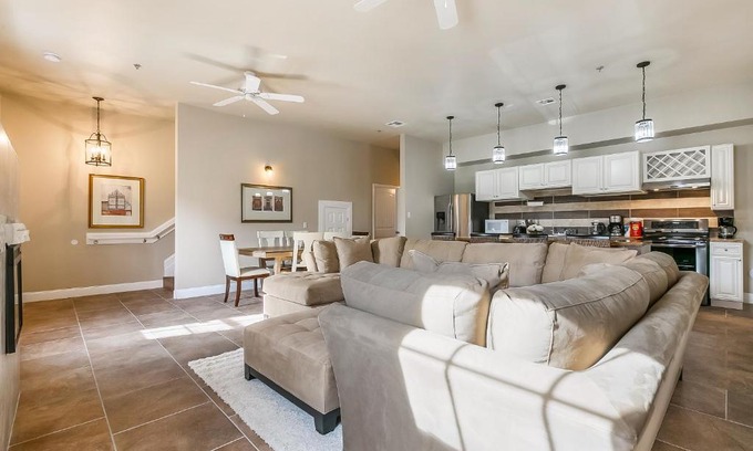 Faubourg Lafayette Apartment | St Charles Ave Urban Retreat with Luxury Amenities