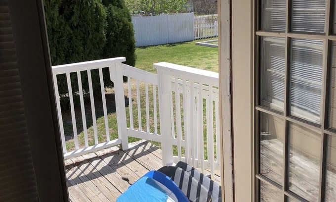 Ingleside Apartment | St Christopher Triplex -Corner House