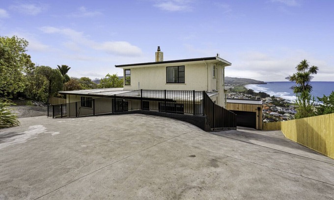 St. Clair House | St Clair Heights-Ocean views
