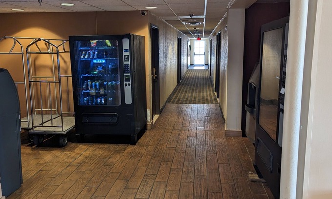 Barton Hotel | St Clair Inn and Suites