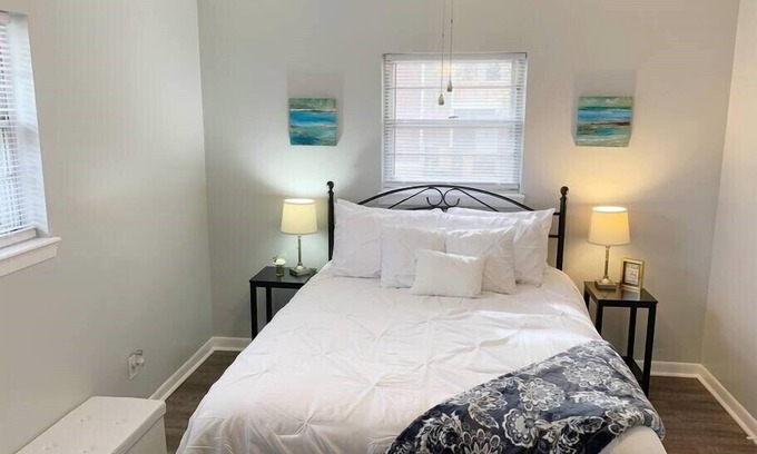 St. Elmo Improvement League House | St. Elmo Haven- Less than 4 miles to Rock City
