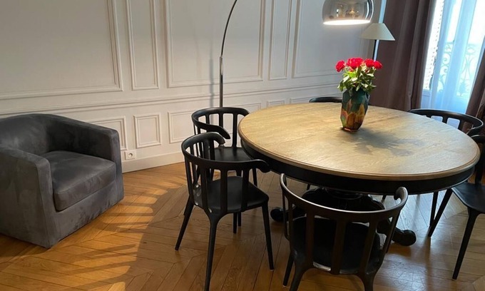 Quartier de la Monnaie Apartment | St Germain des Prés : 2 bedrooms apartment, sleep : 6, elevator, 1 bathroom/WC