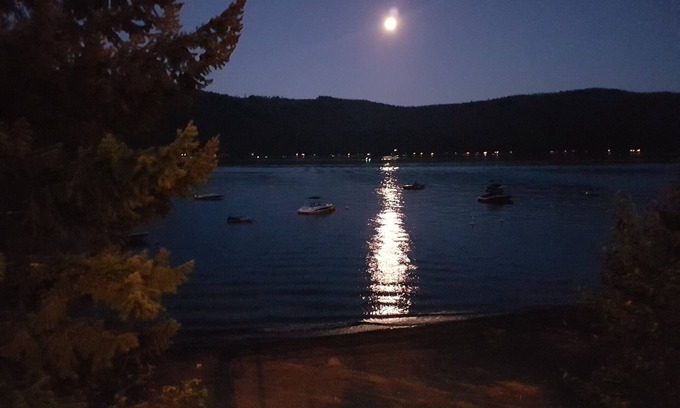 Anglemont House | St. Ives Resort on Shuswap Lake - 3 bdrm w/loft, lakefront, pet friendly, dock+