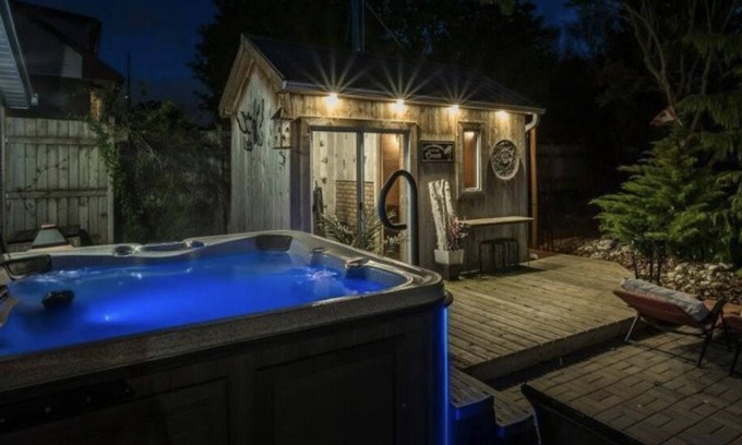 Saint Jacobs Apartment | St. Jacobs Oasis Retreat w Outdoor Sauna & Hot tub! Perfect Couples Getaway!