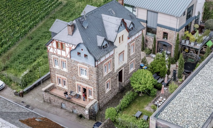 Ediger Cottage | St. Jakobshof for families - barbecue terrace, sports cellar & vineyards