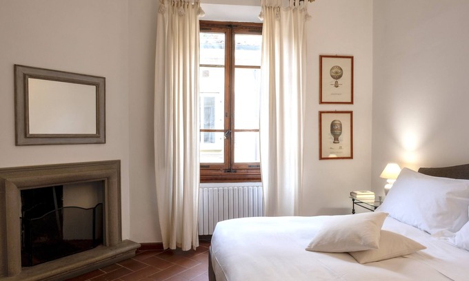 Santa Maria Novella Apartment | St.James. Elegant & Roomy 2' train station w/lift - Pria Apartment