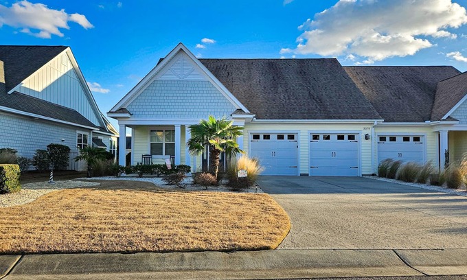 St. James House | St James quiet home, professionally decorated & near the beach - gas grill & AC