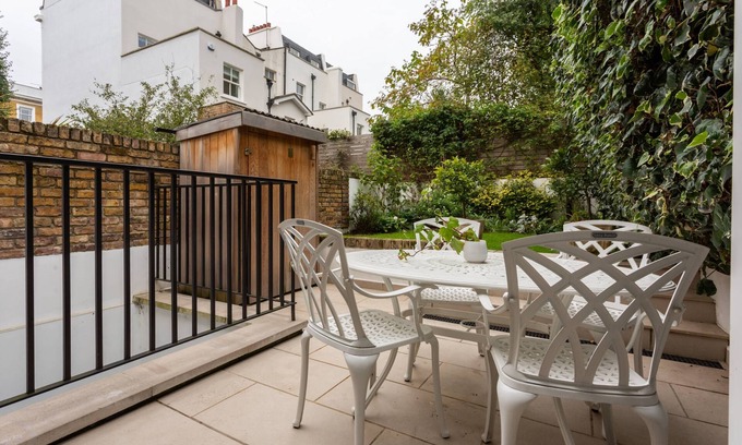 St. Johns Wood Apartment | St John's Wood Terrace by onefinestay